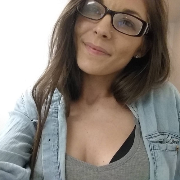 I'm here to buy American Eagle/VS/Vans.. try me! - Picture 4 of 5